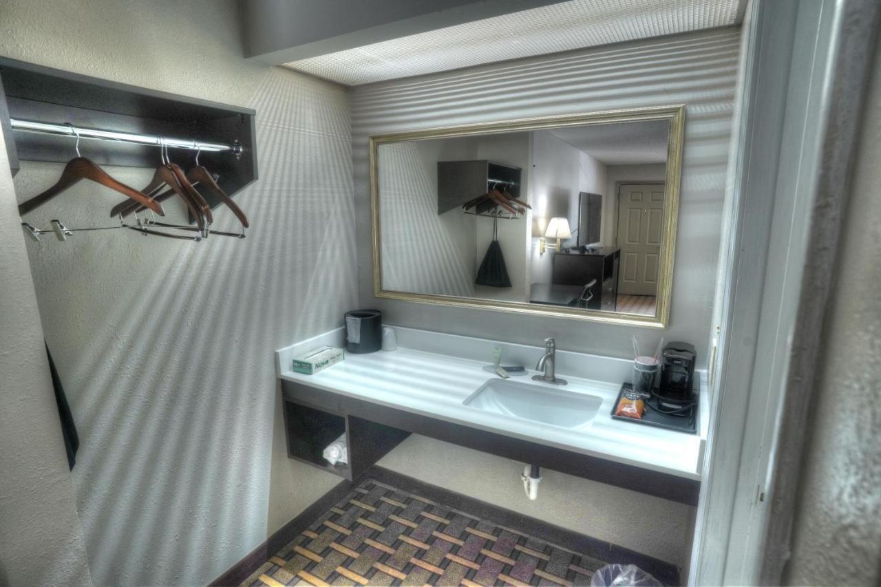 Amerivu Inn & Suites - Helen - Downtown Eksteriør billede
